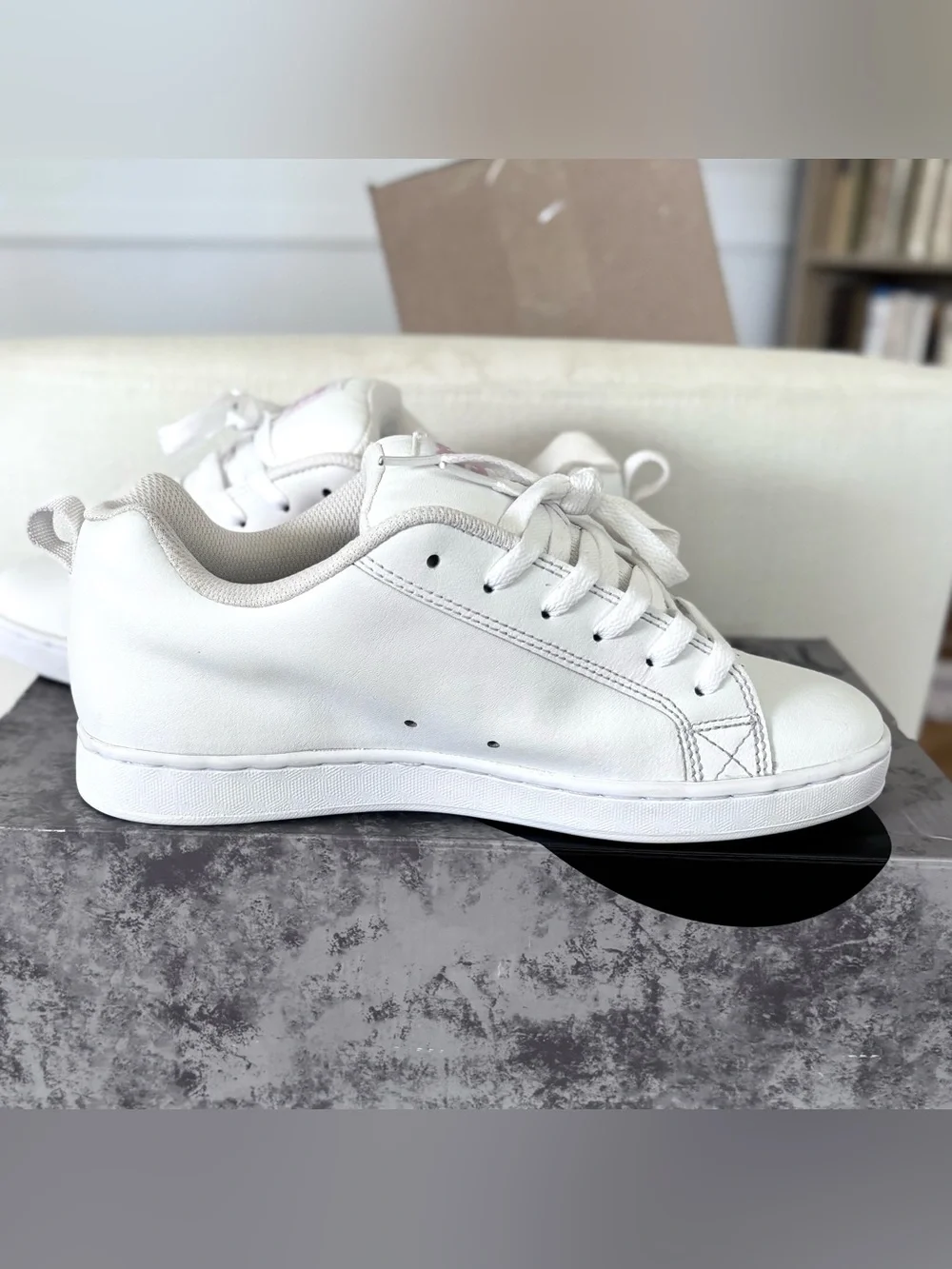 DC Shoes Court Graffik White Pink Patent Leather Size 9 Chunky Skate Sneakers